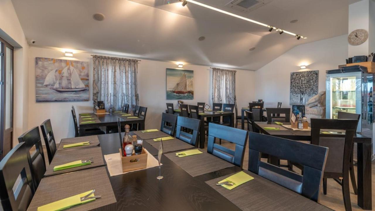 Apartments & Rooms Buble Трогир Екстериор снимка