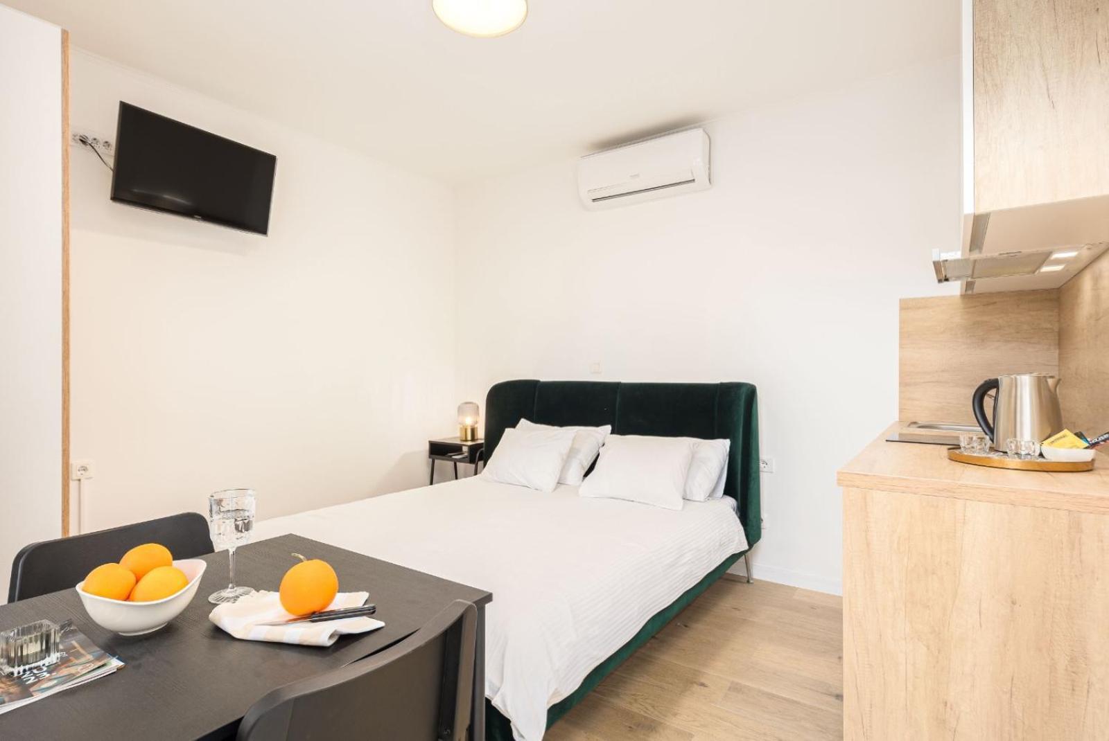 Apartments & Rooms Buble Трогир Екстериор снимка