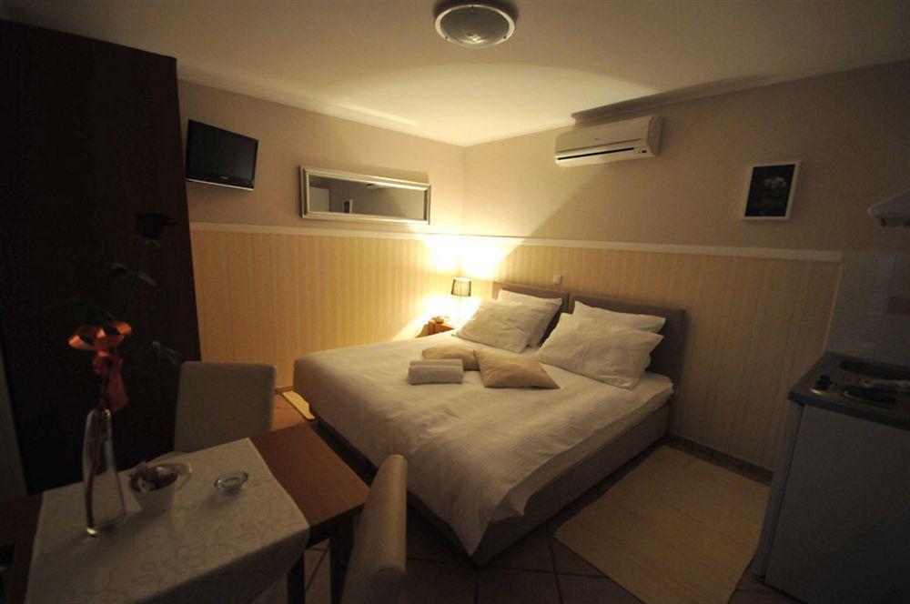 Apartments & Rooms Buble Трогир Екстериор снимка