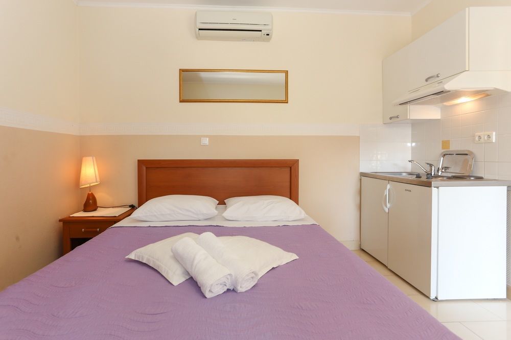Apartments & Rooms Buble Трогир Екстериор снимка