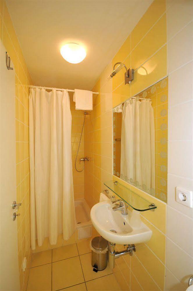 Apartments & Rooms Buble Трогир Екстериор снимка